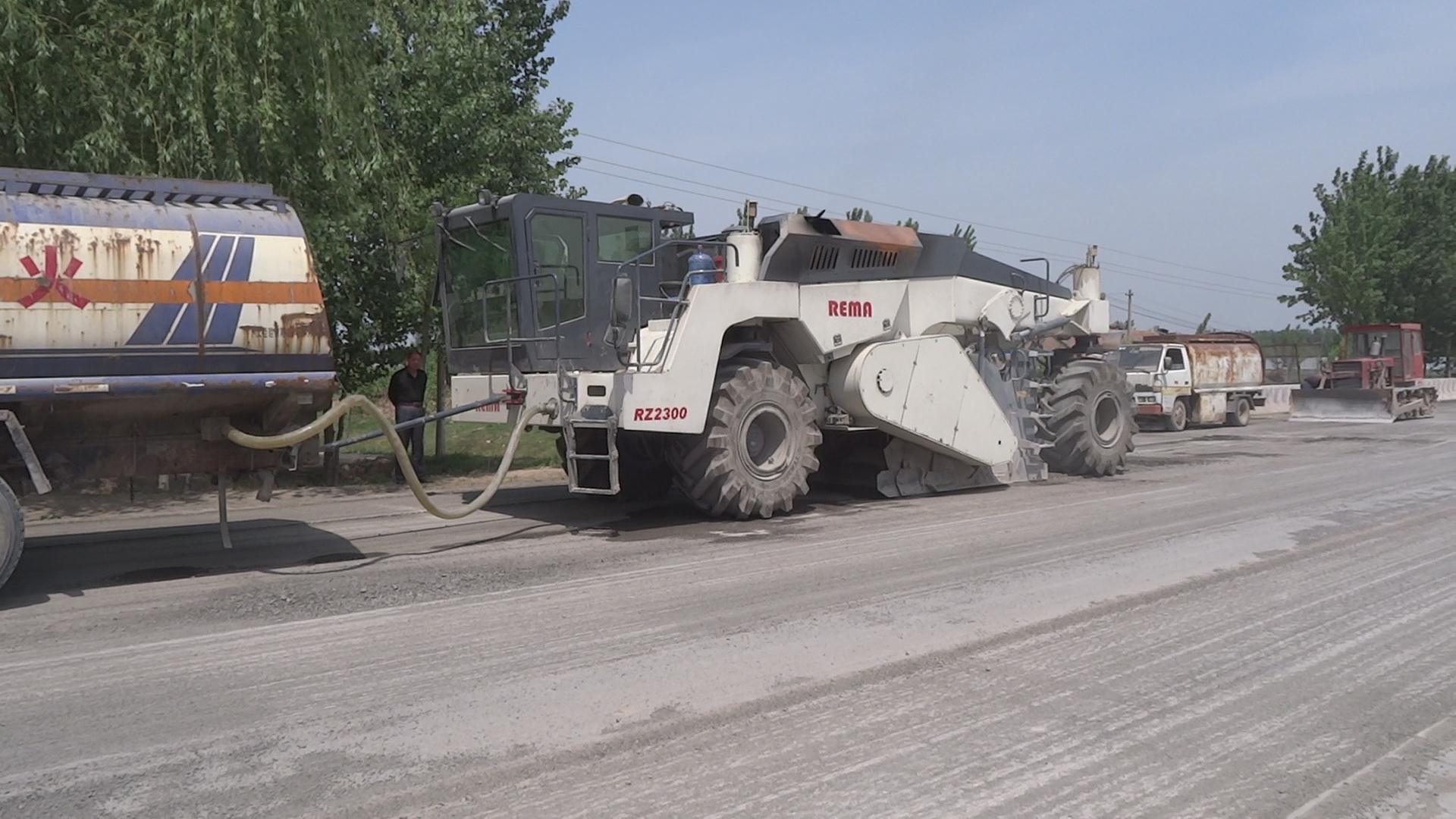 RZ2300，冷再生機(jī)濮陽(yáng)S222省道冷再生施工