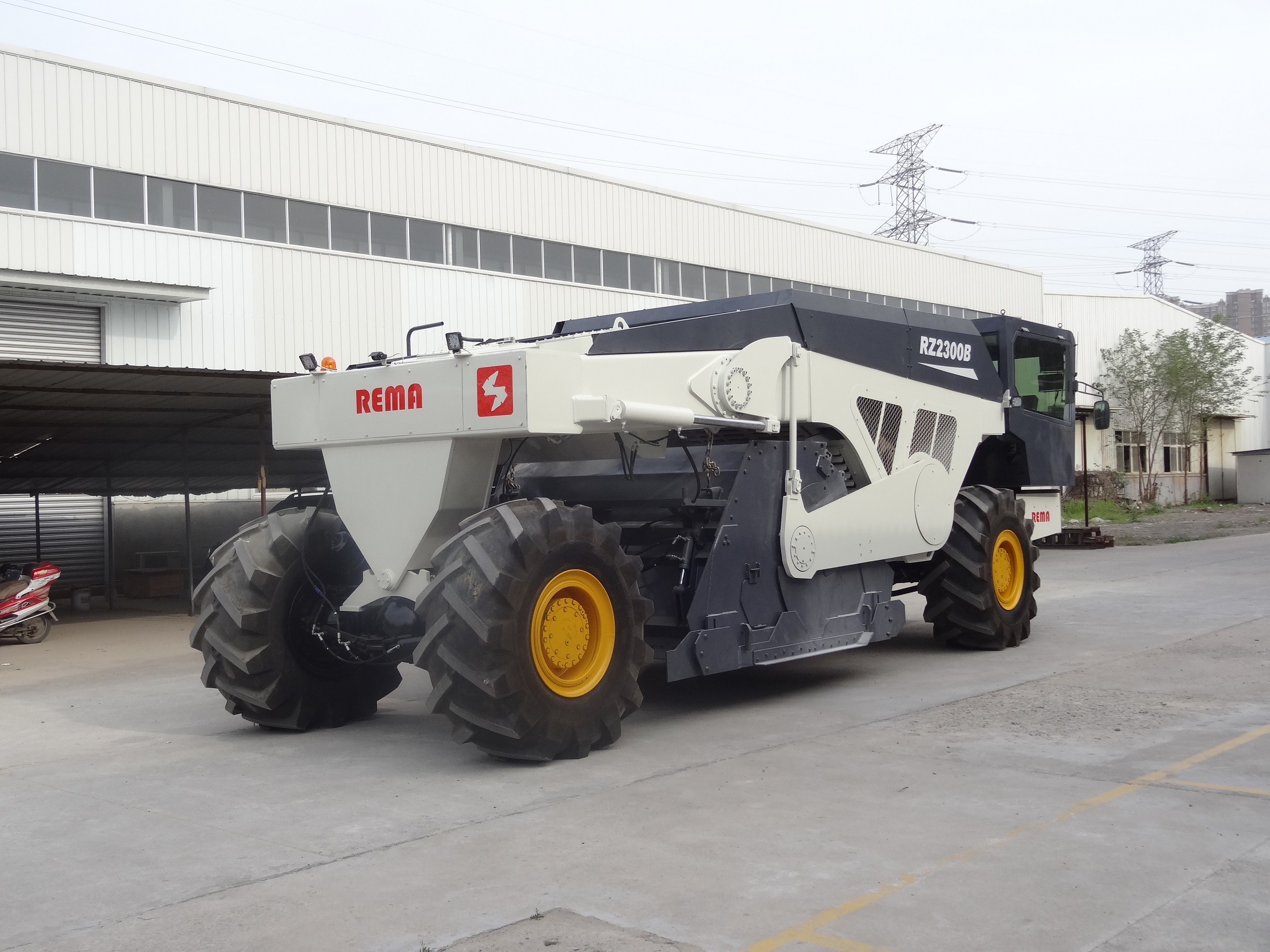 RZ2300B，邯鄲水穩(wěn)路基冷再生施工
